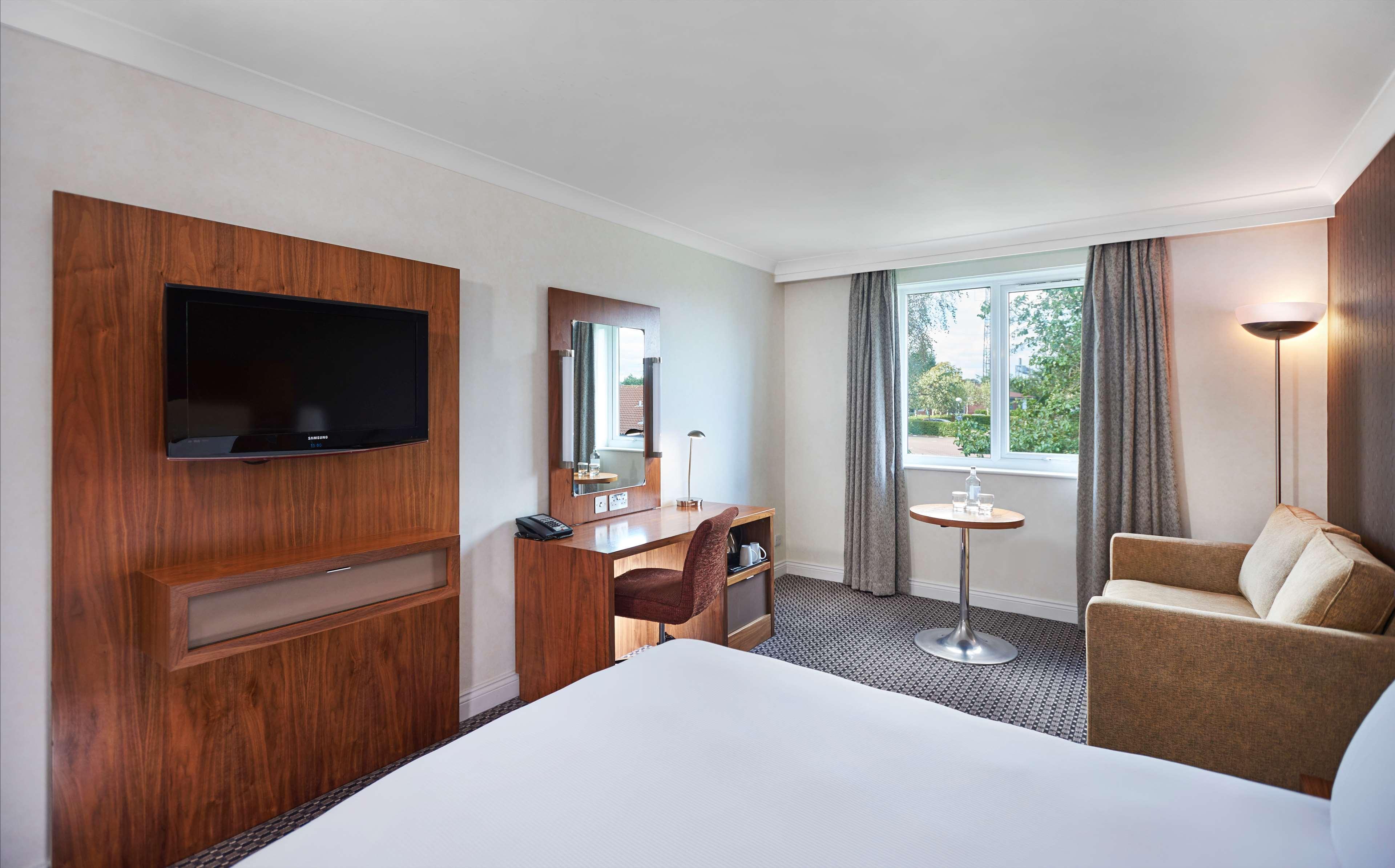 Отель Doubletree By Hilton Bristol North Алмондсбери Экстерьер фото