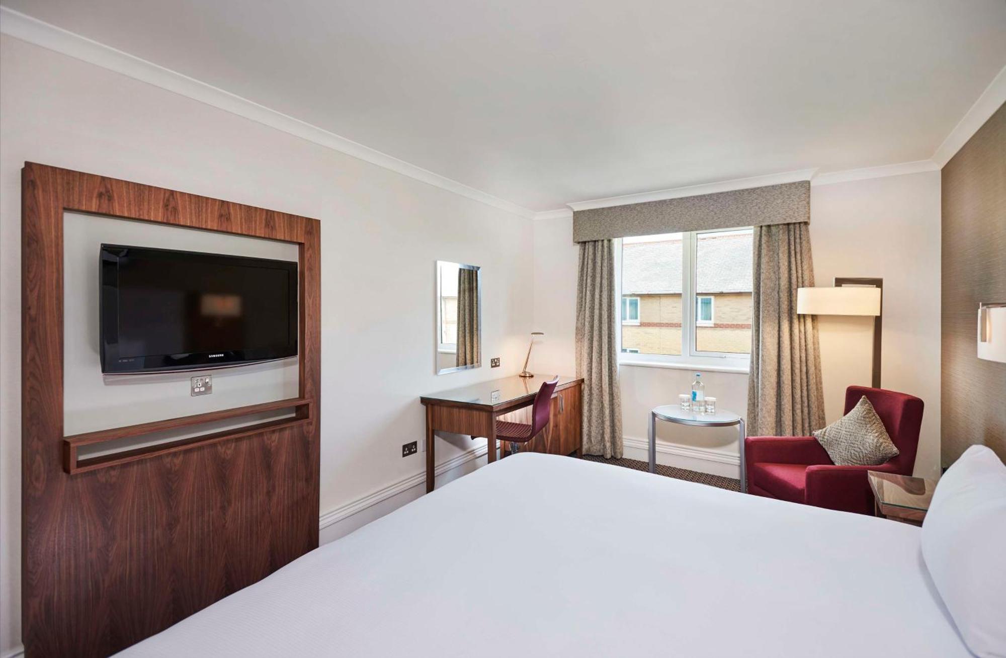 Отель Doubletree By Hilton Bristol North Алмондсбери Экстерьер фото