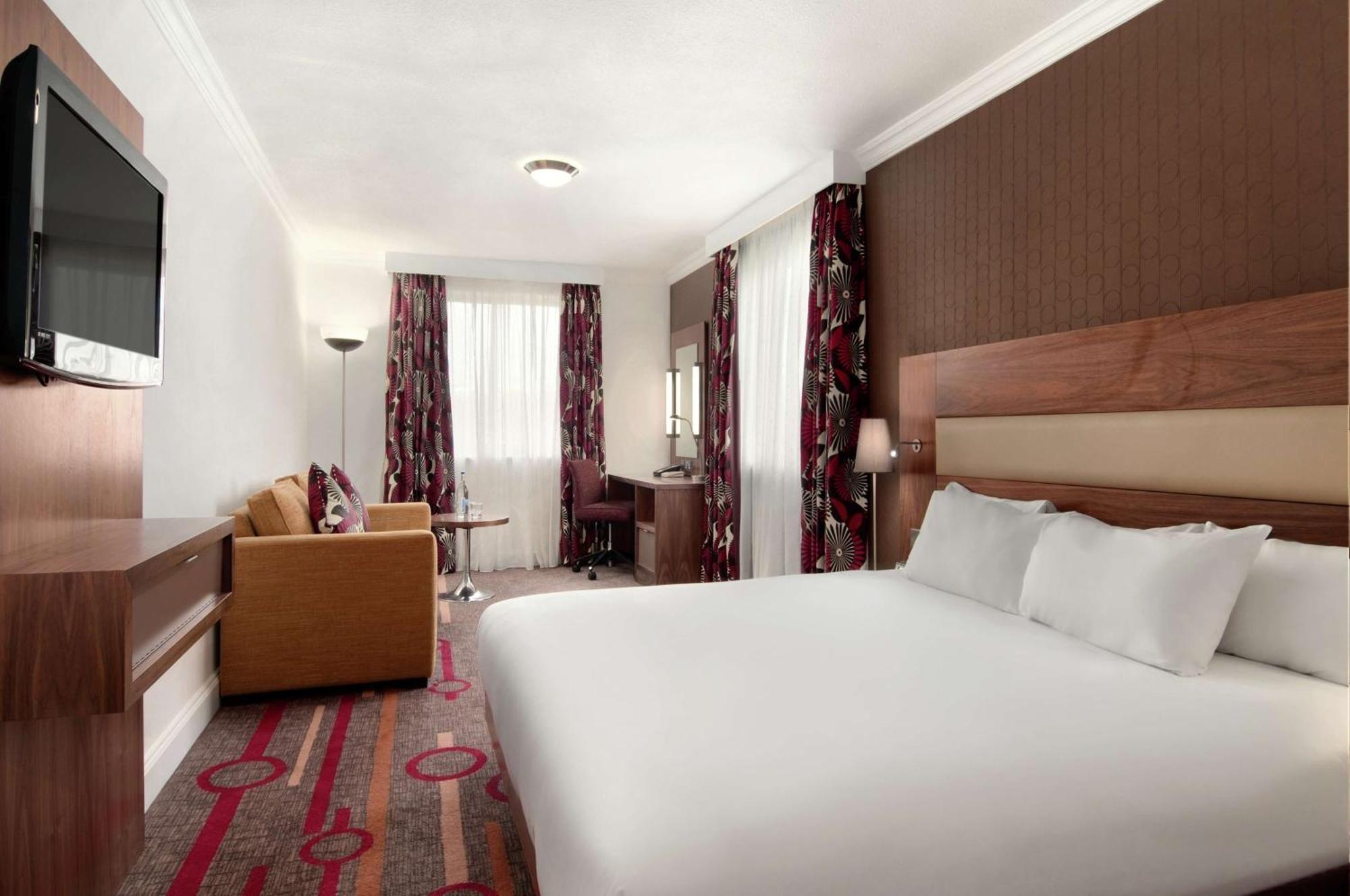 Отель Doubletree By Hilton Bristol North Алмондсбери Экстерьер фото