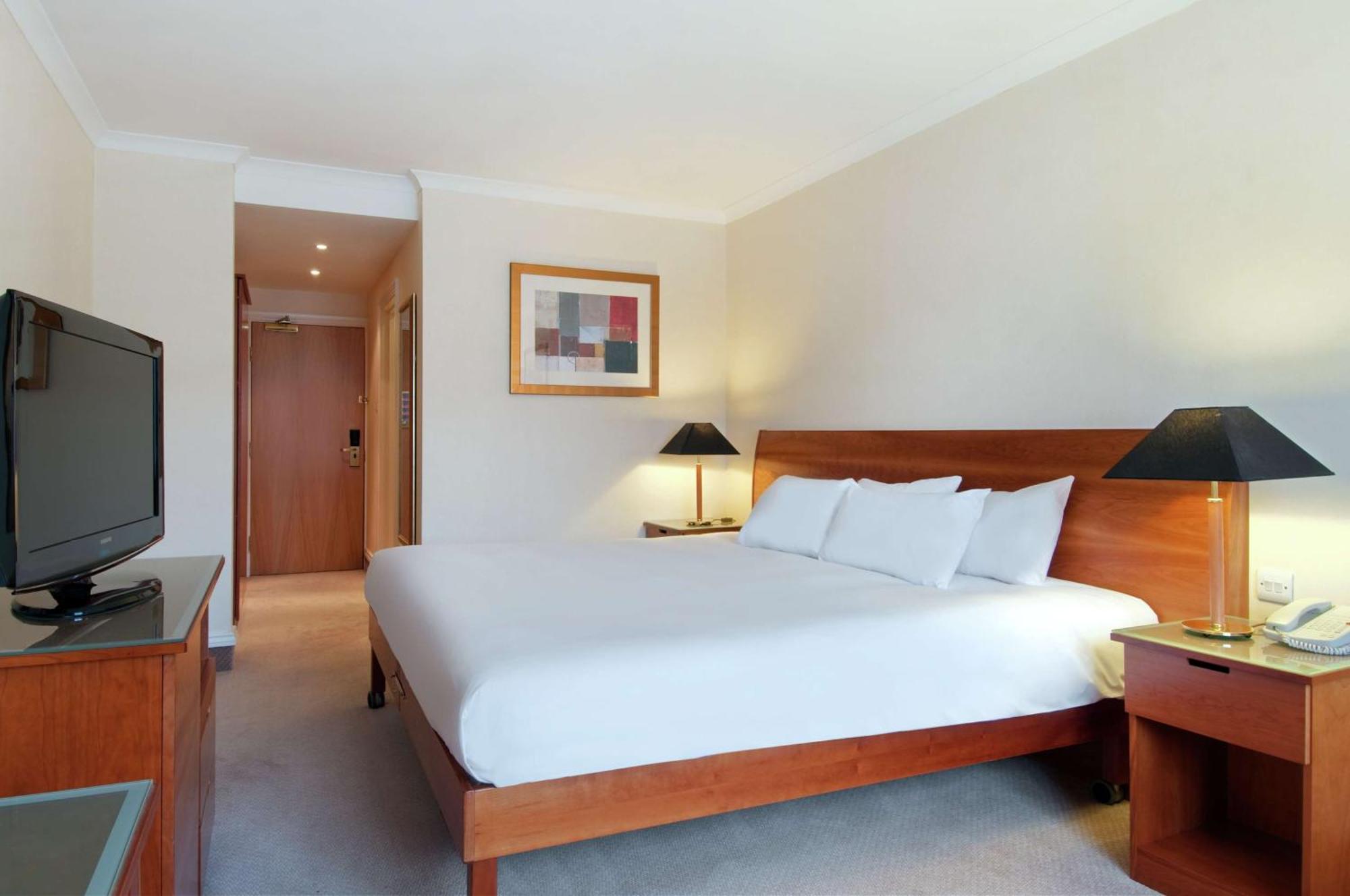 Отель Doubletree By Hilton Bristol North Алмондсбери Экстерьер фото