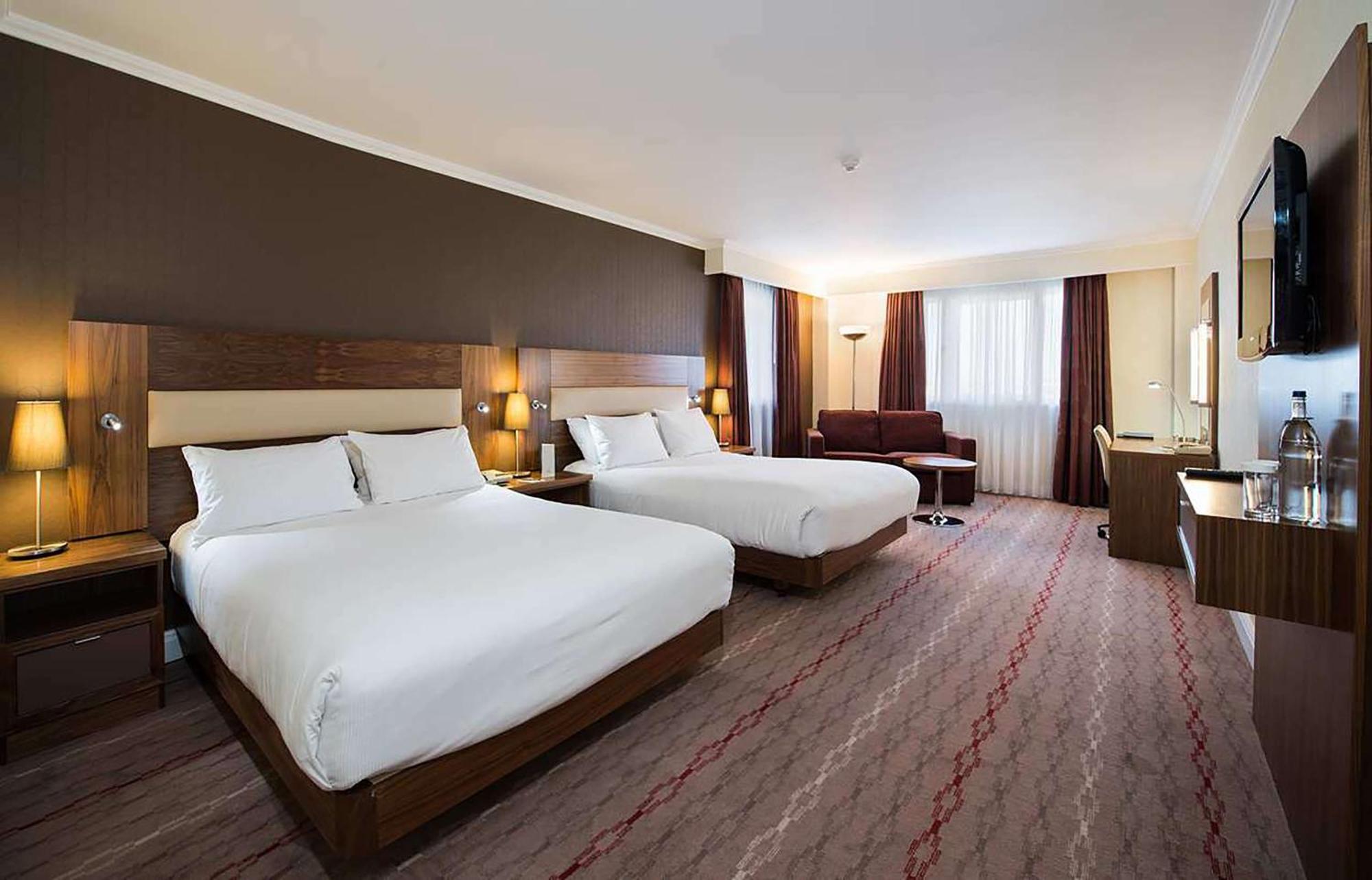 Отель Doubletree By Hilton Bristol North Алмондсбери Экстерьер фото