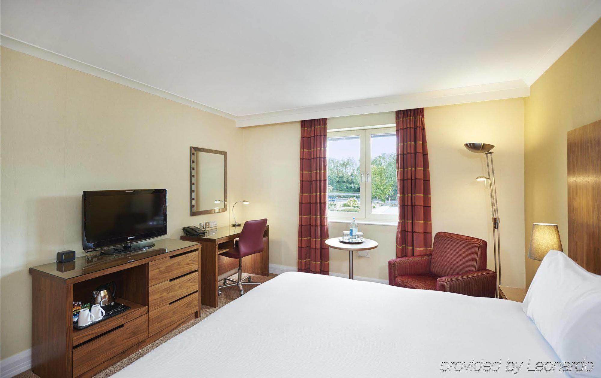 Отель Doubletree By Hilton Bristol North Алмондсбери Номер фото